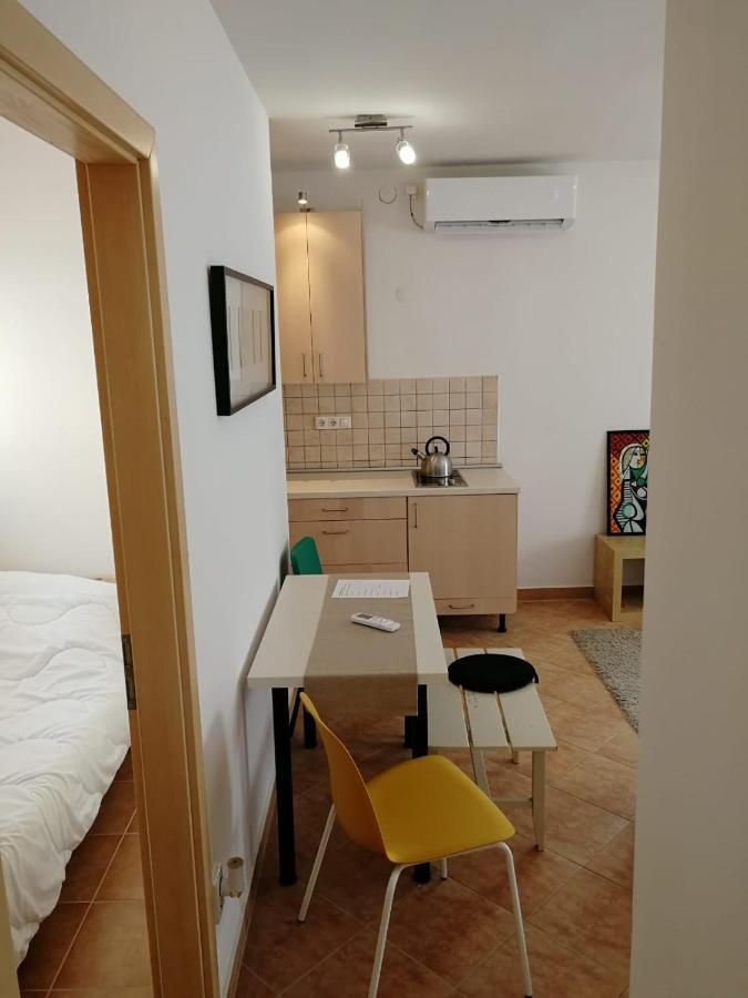 Wash House Apartman Gyor Bagian luar foto