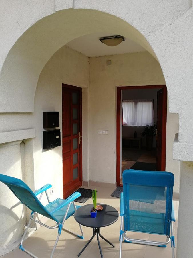 Wash House Apartman Gyor Bagian luar foto