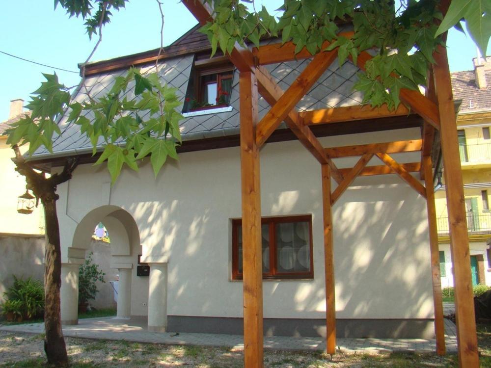 Wash House Apartman Gyor Bagian luar foto