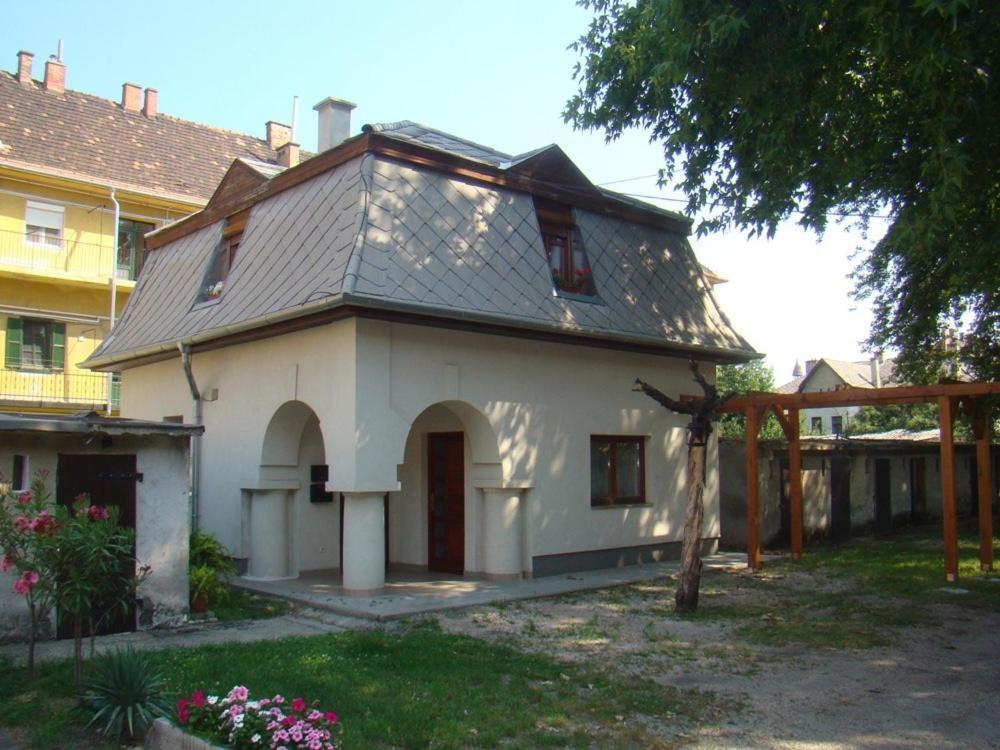 Wash House Apartman Gyor Bagian luar foto
